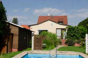 Wohnen mit Urlaubsflair – Modernisiertes Einfamilienhaus mit Gästehaus, Swimmingpool und traumhaftem – Straße 58 2, 13125 Karow, Berlin – Vorschaubild 3