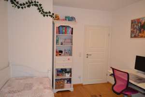 4-Zimmer-Doppelhaushälfte mit gehobener Innenausstattung und EBK in Irgertsheim West – 85049 West, Ingolstadt – Vorschaubild 10