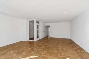 Bezugsfreie und renovierte Wohnung mit Balkon – unkompliziert zur 3-Zimmer-Wohnung umbaubar – Die vollständige Adresse der Immobilie erhältst du vom Anbieter., 13597 Spandau (Ortsteil), Berlin – Vorschaubild 2