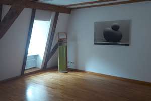 Altstadt Regensburg, Bismarckplatz: Großzügige 2 1/2 Zimmer-Dachgeschoss Wohnung mit großer Galerie – Die vollständige Adresse der Immobilie erhältst du vom Anbieter., 93047 Innenstadt, Regensburg – Vorschaubild 4