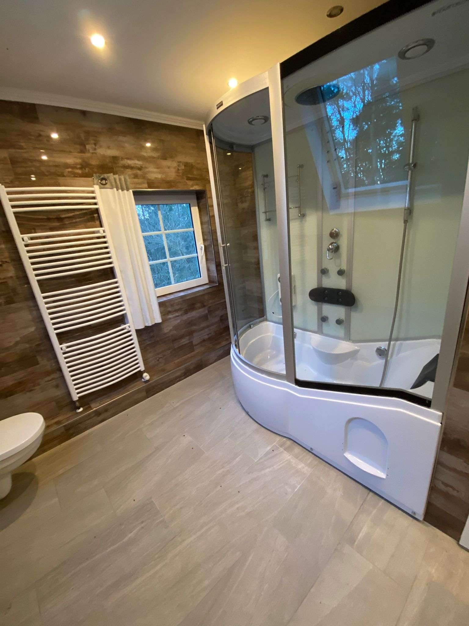 Immobilie in Jesteburg - Großes Einfamilienhaus auf 4.901 m2 Grundstück in idyllischer, sehr ruhiger Waldlage - Bild 4