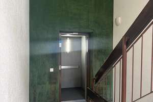 Zentrale Lage & viel Potenzial – 2-Zimmer-Wohnung mit ausgebautem Dachraum – Die vollständige Adresse der Immobilie erhältst du vom Anbieter., 86152 Jakobervorstadt-Nord, Augsburg – Vorschaubild 2