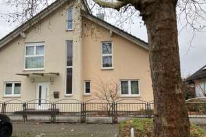 Vermietet wird ein großes Einfamilienhaus (7,5 Zimmer) für gehobene Ansprüche