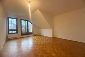Lichterfelde: 2-Zimmer-Dachgeschoss-Wohung mit Balkon und ca. 45 m² per SOFORT LEER zu VERKAUFEN