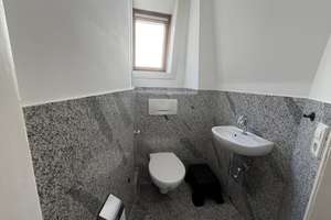 Charmante 2-Zimmer-Dachgeschosswohnung mit Einbauküche in der Karlsruher Südstadt – Die vollständige Adresse der Immobilie erhältst du vom Anbieter., 76137 Südstadt, Karlsruhe – Vorschaubild 6