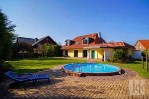 Wohnen am Waldrand: Einfamilienhaus in Neuhaus mit Pool und mediterranem Flair – Die vollständige Adresse der Immobilie erhältst du vom Anbieter., 38446 Neuhaus, Wolfsburg – Vorschaubild 11