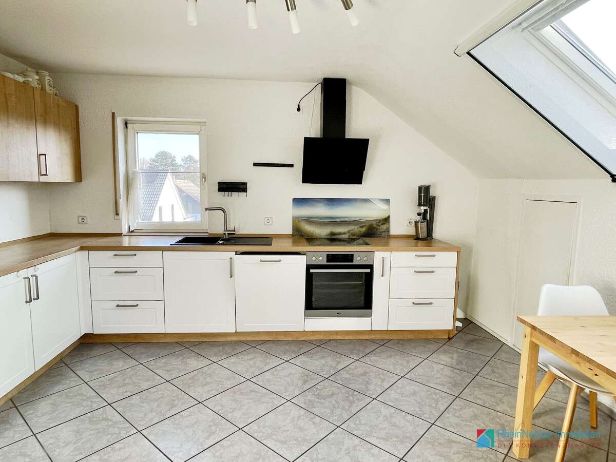 Immobilie in Neulußheim - Moderne und großzügige  Dachgeschosswohnung mit Balkon, beheiztem Hobbyraum, Stellplatz & Garage - Bild 5