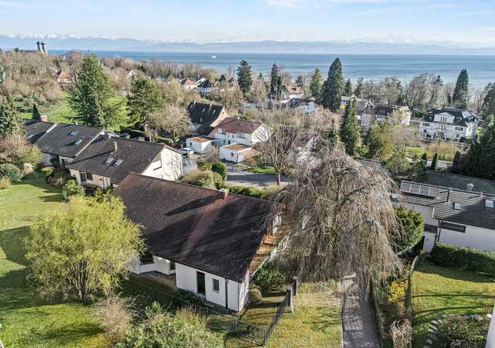 Geometrie des Besonderen – Einzigartige Architektenvilla in ruhiger Aussichtslage