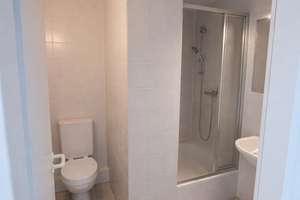Schöne, helle 3-Zimmer-Dachgeschosswohnung mit Balkon & Gäste-WC in zentraler Lage – 3 Min. zum HBF 