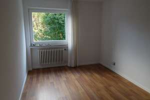 Viel Platz für den Alltag in diesem freistehenden Einfamilienhaus in Bonn-Röttgen – Die vollständige Adresse der Immobilie erhältst du vom Anbieter., 53125 Röttgen, Bonn – Vorschaubild 12