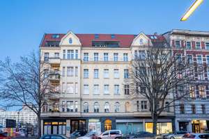 Bezugsfreie 3-Zimmer-Altbauwohnung in Kreuzberg mit gemeinschaftlicher Uferterrasse an der Spree