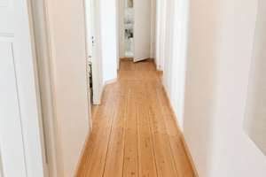 Perfekte Lage in Wilmersdorf: Sonniger Balkon, Aufzug und Altbau-Charme