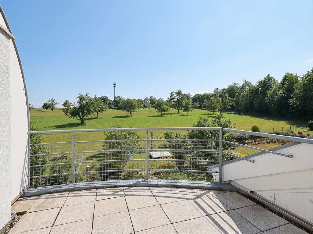 Immobilie in Deckenpfronn - Lichtdurchflutete Wohnung in naturnaher Lage mit besonderem Wohlfühlfaktor - Bild 2