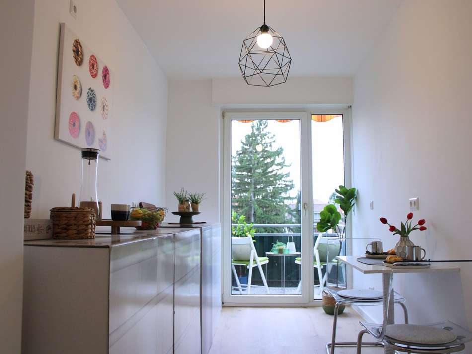 Moderne Küche mit viel Licht