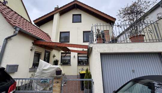 Bild von Einfamilienhaus mit Garage