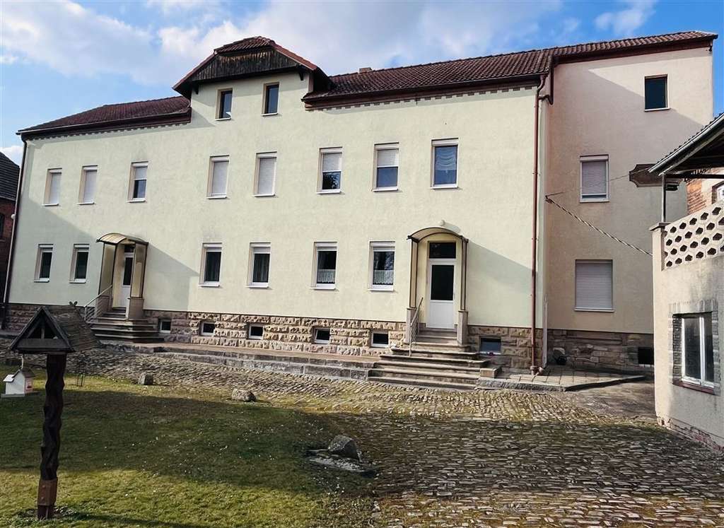 Immobilie in Hohenmölsen - Ihr privates Refugium: Mehrfamilienhaus mit Nebengebäuden und großem Traumgrundstück - Bild 0