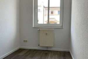 Hochwertige 4-RW, mit Aufzug und 2. Balkone – Maxim-Gorki-Straße 21, 39108 Magdeburg – Vorschaubild 2