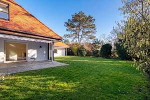 Familiär und vielseitig: Großzügige Villa mit viel Privatsphäre, Garten und Pool – Die vollständige Adresse der Immobilie erhältst du vom Anbieter., 81827 Waldtrudering, München – Vorschaubild 12