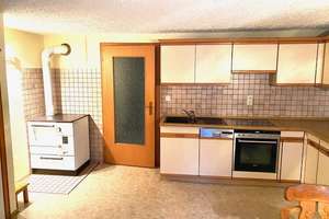 Wohnhaus mit schönem Garten, Garage und perfekter Scheune – Die vollständige Adresse der Immobilie erhältst du vom Anbieter., 93464 Tiefenbach – Vorschaubild 3