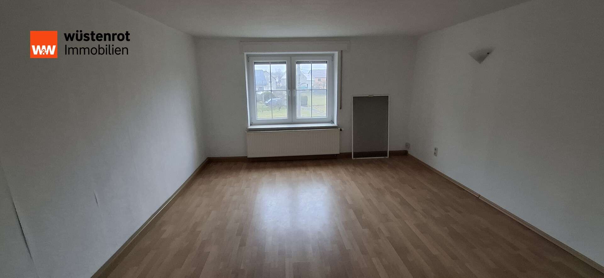 Immobilie in Königsbrück - Wohnhaus mit Nebengelass, Garagen und Verkaufspavillon - Bild 0