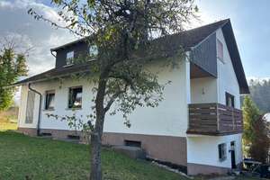 Reduzierter Preis: Ruhig gelegenes Haus mit 3 Wohnungen am Waldrand mit Panoramablick – Die vollständige Adresse der Immobilie erhältst du vom Anbieter., 35745 Herborn – Vorschaubild 3