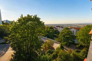 Wohnen mit Weitblick – attraktive 3 Zimmer Wohnung mit überdachtem Balkon und Tiefgarage