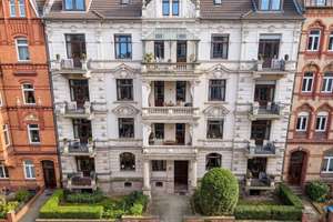 Wohnen über den Dächern Wiesbadens – Charmante Maisonette mit Sonnenterrasse