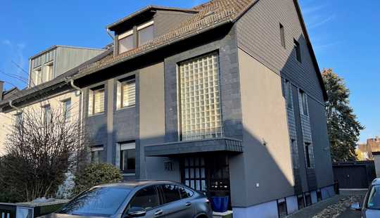 Bild von Gepflegtes Mehrgenerationenhaus mit großem Garten und Doppelgarage in F-Goldstein