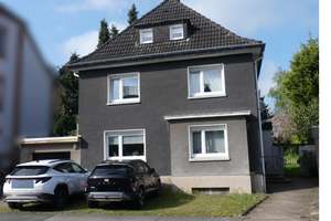 2-Familienhaus mit großem Grundstück und Entwicklungspotenzial