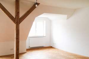 Exklusive 3-Zimmer Dachgeschoss Wohnung mit ausbauhfähigen Spitzboden zur Maisonette Wohnung