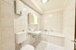 Schöne und helle 3-Zimmerwohnung mit 2 Balkonen, Schwimmbad und Tiefgaragenplatz – Die vollständige Adresse der Immobilie erhältst du vom Anbieter., 40472 Lichtenbroich, Düsseldorf – Vorschaubild 5