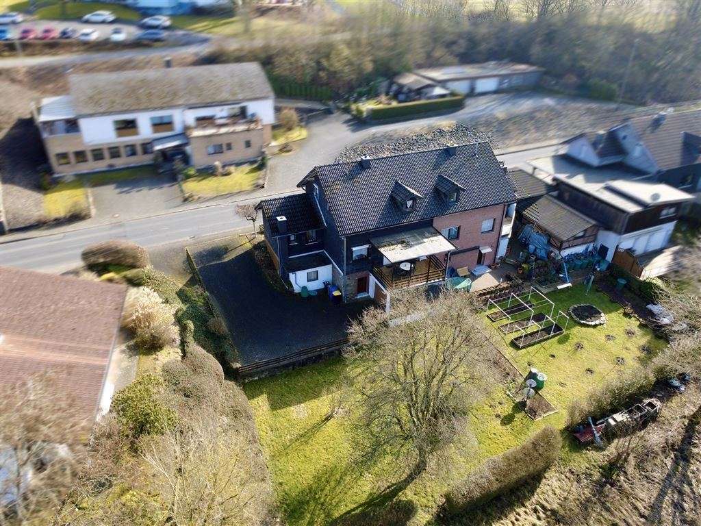 Immobilie in Steinebach/Sieg - Charmante Doppelhaushälfte mit Sonnenterrasse, großem Garten und viel Platz für Ihre Wohnideen - Bild 3