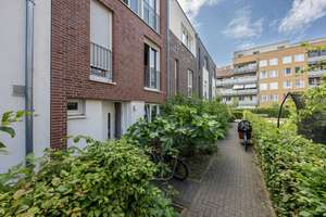 Modernes Reihenmittelhaus mit zwei TG-Stellplätzen in Neuehrenfeld – Die vollständige Adresse der Immobilie erhältst du vom Anbieter., 50825 Neuehrenfeld, Köln – Vorschaubild 2