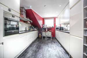 Altbau trifft Wohnkomfort: Maisonette mit Aufzug, TG-Stellplatz in zentraler Lage von Stuttgart – Die vollständige Adresse der Immobilie erhältst du vom Anbieter., 70174 Relenberg, Stuttgart – Vorschaubild 4
