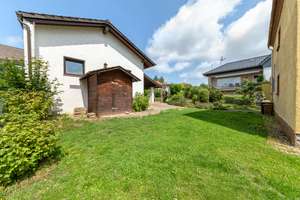 EIN- ODER ZWEIFAMILIENHAUS! 
mit ca. 151 m² Wohnfläche, 590 m² Grundstück, und eine XL-Doppelgarage – Die vollständige Adresse der Immobilie erhältst du vom Anbieter., 65326 Aarbergen – Vorschaubild 2