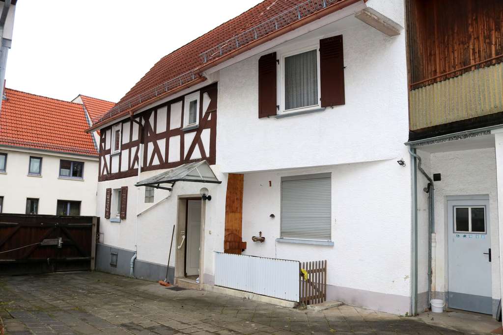 Immobilie in Heuchelheim - Gelegenheit: Schöne Hofreite in Heuchelheim mit Hof, Garage und Garten - Bild 4