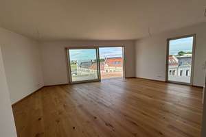 * Erstbezug * Traumwohnung im Dach mit Penthouse-Flair & großer umlaufender Terrasse *