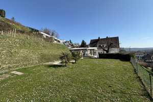 Wohnhaus in einzigartiger Hanglage mit Vogesenblick auf großes Grundstück und ca. 375m² Wohn/Nutzfl. – Emmendingen (Kreis) – Vorschaubild 1