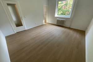Frisch renovierte 2 Zimmer-Wohnung mit modernisiertem Wannenbad – Eutiner Str. 22, 23554 Sankt Lorenz Nord, Lübeck – Vorschaubild 2