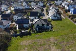 PROVISIONSFREI Wohnen mit Weitblick: Moderne Stadtvilla in unverbaubarer Feldrandlage von Wiesenbach – Die vollständige Adresse der Immobilie erhältst du vom Anbieter., 69257 Wiesenbach – Vorschaubild 2