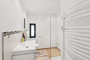 Attraktive 2-Zimmer-Wohnung mit Sonnenbalkon und Stellplatz – Die vollständige Adresse der Immobilie erhältst du vom Anbieter., 40489 Kaiserswerth, Düsseldorf – Vorschaubild 6