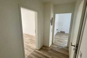 *ERDGESCHOSS WOHNUNG * renovierte 2 ZKB * Tageslichtbad mit Badewanne* Saarbrücken BURBACH – Die vollständige Adresse der Immobilie erhältst du vom Anbieter., 66115 Burbach, Saarbrücken – Vorschaubild 6