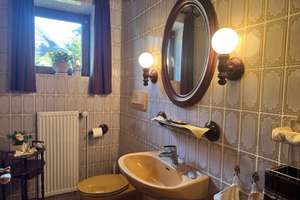 Exklusives Wohnen in Sackgassenlage: Gepflegtes Haus mit Galerie, Kamin und Garten in Heide-Ost – Die vollständige Adresse der Immobilie erhältst du vom Anbieter., 25746 Heide – Vorschaubild 16