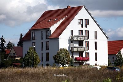 Übergroße 2-Zimmer-Wohnung mit Terrasse und Stellplatz