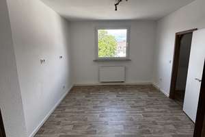 Modernisierte, helle 2-Zimmer-Wohnung mit Keller & Gemeinschaftsstellplatz – Fleitmannsplatz 5, 58239 Schwerte – Vorschaubild 3
