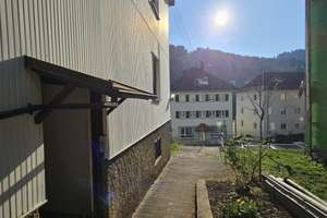 Schramberg: KAPITALANLER aufgepasst: 3 - Fam.-Mietshaus + 4 neuwert. Einzelgaragen – Die vollständige Adresse der Immobilie erhältst du vom Anbieter., 78123 Schramberg – Vorschaubild 8