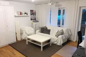 Stilvolle 2,5 Zimmer Wohnung mit Balkon und EBK in U-Bahn Nähe – Kriegelsteinerstraße 18, 81476 Forstenried, München – Vorschaubild 1