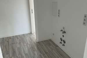 4-Raum Wohnung mit Balkon & Dusche, EBK möglich – Bernsdorfer Str. 162, 9126 Bernsdorf, Chemnitz – Vorschaubild 2