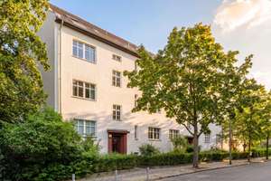Ruhig mit Originaldielen und schönem Gemeinschaftsgarten - bezugsfrei – Die vollständige Adresse der Immobilie erhältst du vom Anbieter., 10318 Karlshorst, Berlin – Vorschaubild 1