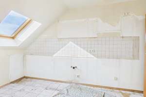 Renovierungsbedürftig aber sofort verfügbar! 3-ZKB im Dachgeschoss, zwei Balkone, Garage und Keller! – Die vollständige Adresse der Immobilie erhältst du vom Anbieter., 85053 Südost, Ingolstadt – Vorschaubild 11